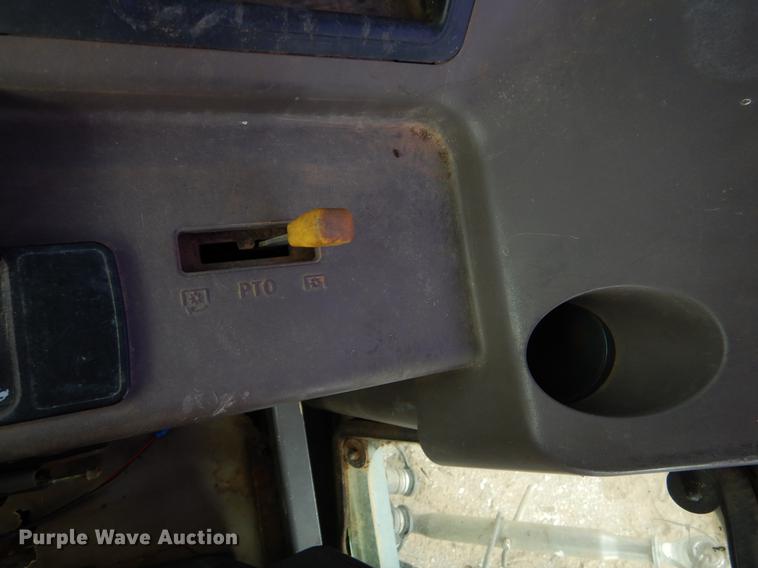 image for item EJ9895 Kubota M110 tractor