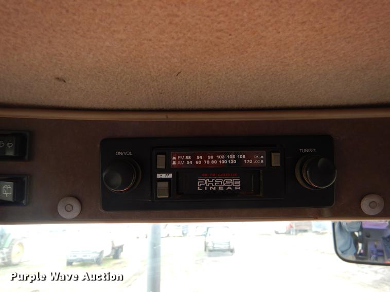 image for item EJ9895 Kubota M110 tractor