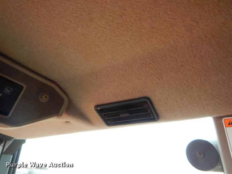 image for item EJ9895 Kubota M110 tractor