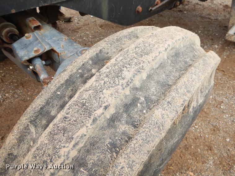 image for item EJ9895 Kubota M110 tractor