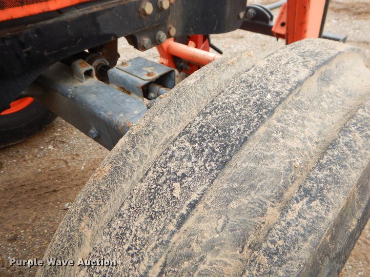 image for item EJ9895 Kubota M110 tractor