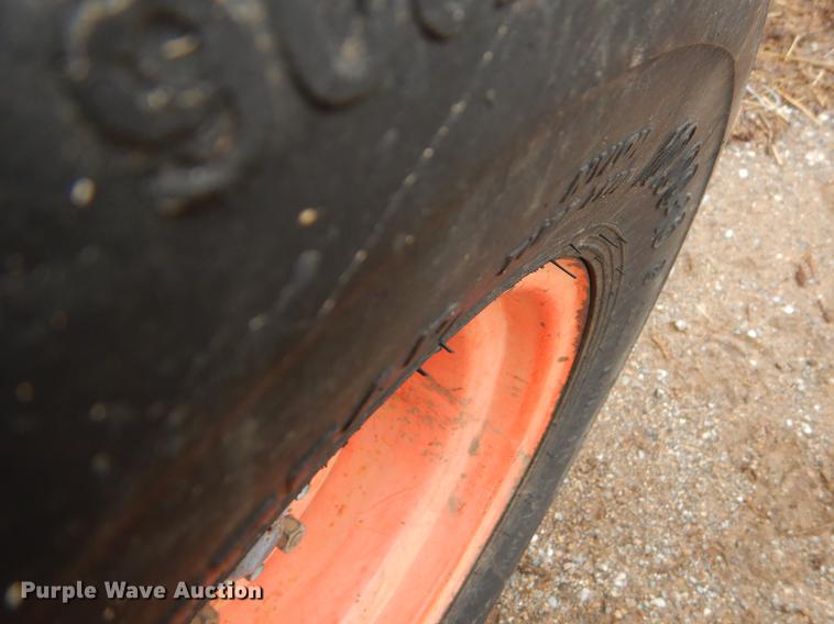 image for item EJ9895 Kubota M110 tractor