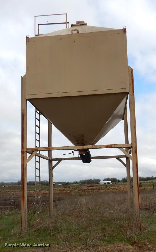 Overhead steel feed bin in Coalgate, OK Item EJ9897 sold Purple Wave
