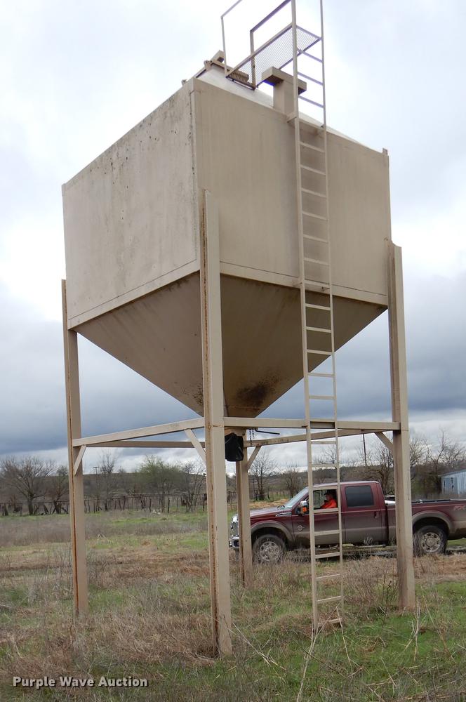 Overhead steel feed bin in Coalgate, OK Item EJ9897 sold Purple Wave