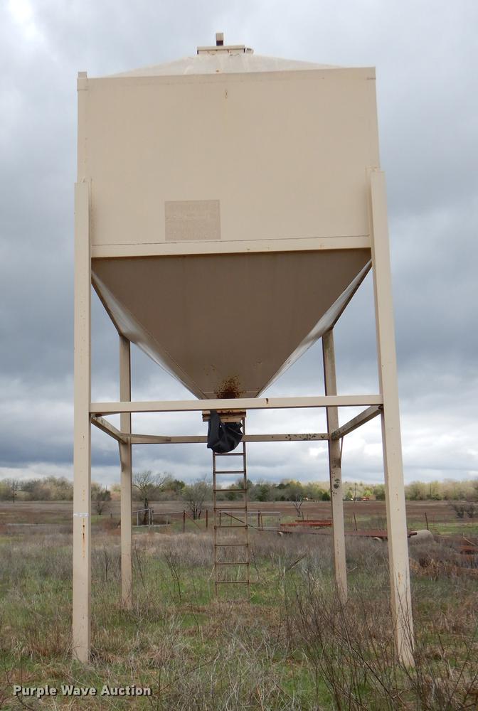 Overhead steel feed bin in Coalgate, OK Item EJ9897 sold Purple Wave