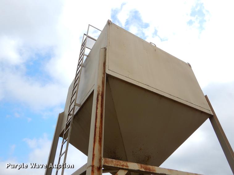 Overhead steel feed bin in Coalgate, OK Item EJ9897 sold Purple Wave