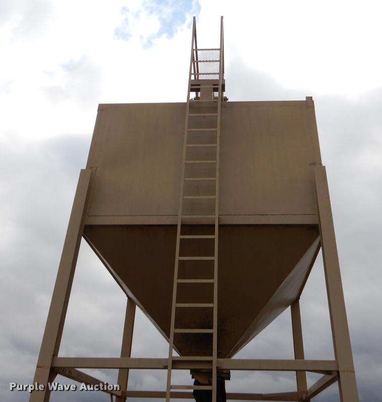 Overhead steel feed bin in Coalgate, OK Item EJ9897 sold Purple Wave