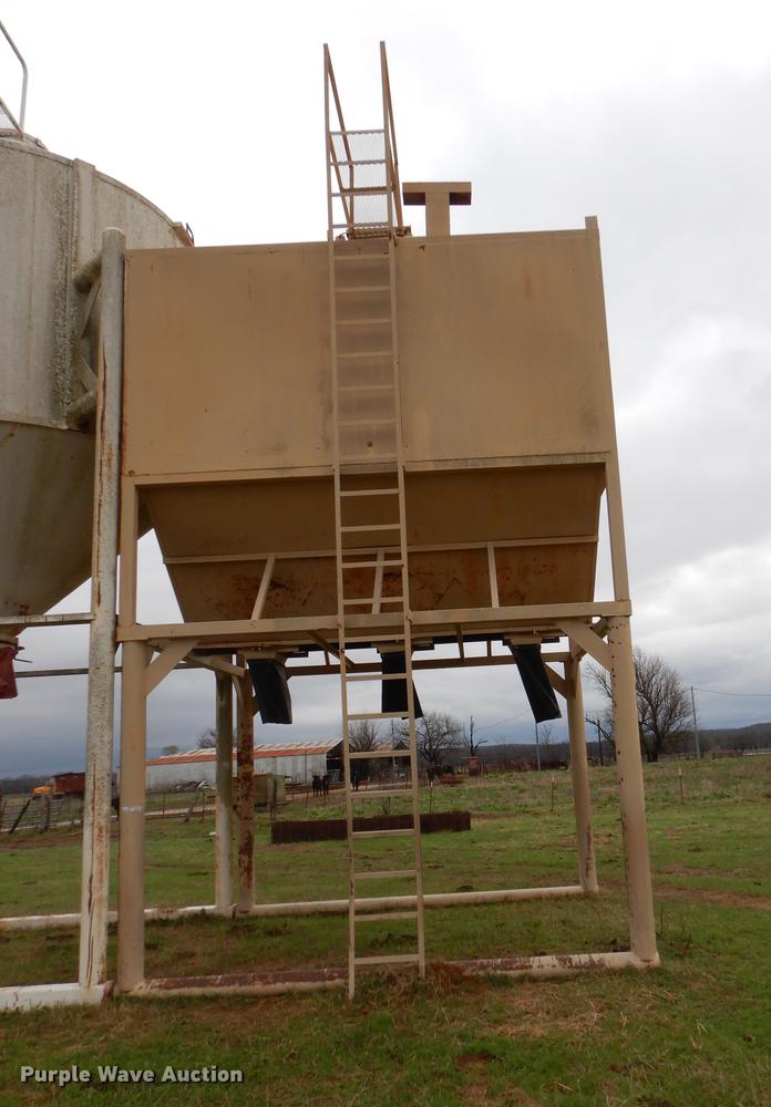 Overhead steel grain bin in Coalgate, OK Item EJ9898 sold Purple Wave
