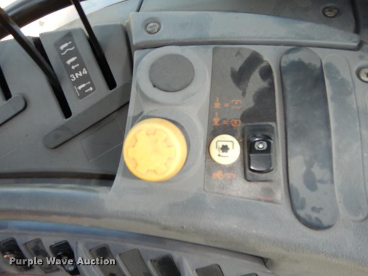 image for item EN9194 2006 New Holland TS115A tractor