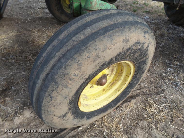 image for item EN9536 1979 John Deere 4440 tractor