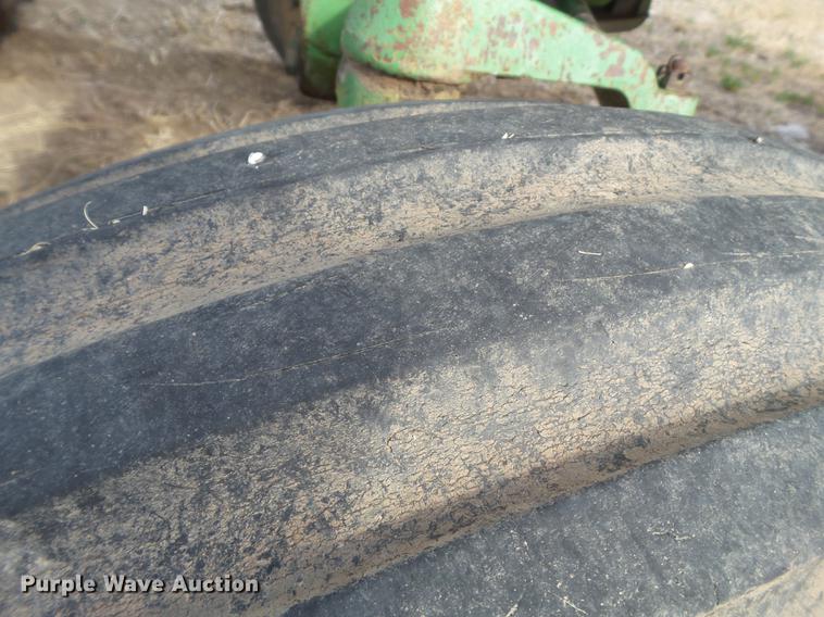 image for item EN9536 1979 John Deere 4440 tractor