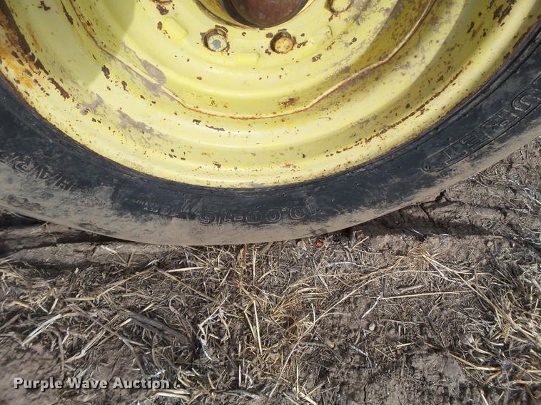 image for item EN9536 1979 John Deere 4440 tractor