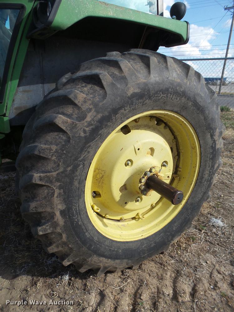 image for item EN9536 1979 John Deere 4440 tractor