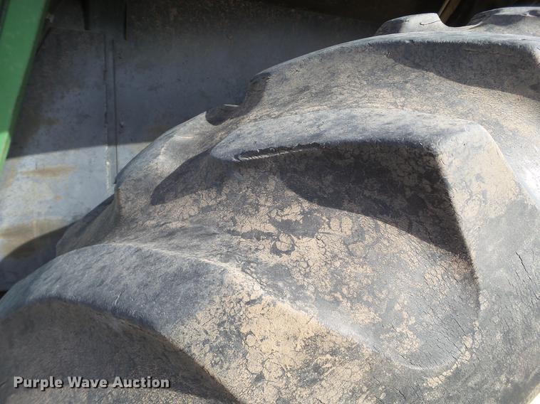 image for item EN9536 1979 John Deere 4440 tractor