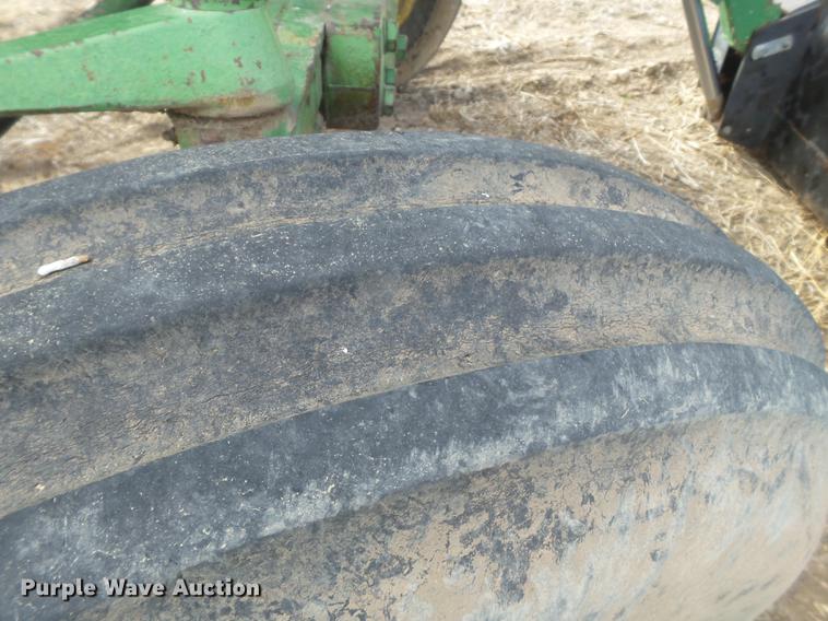 image for item EN9536 1979 John Deere 4440 tractor