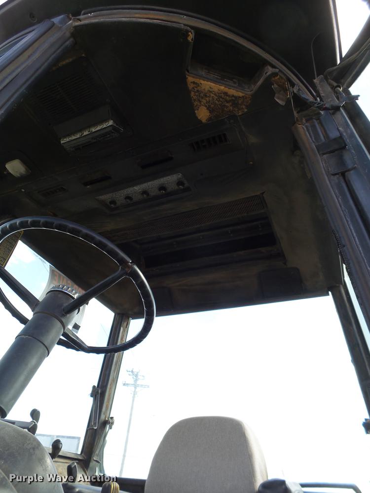 image for item EN9536 1979 John Deere 4440 tractor