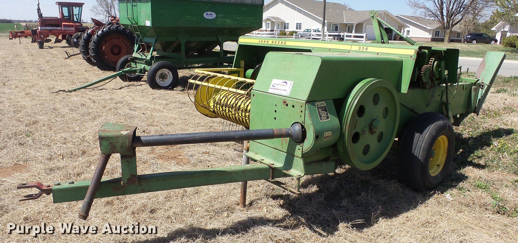 DC3089 image for item DC3089 1973 John Deere 336 small square baler