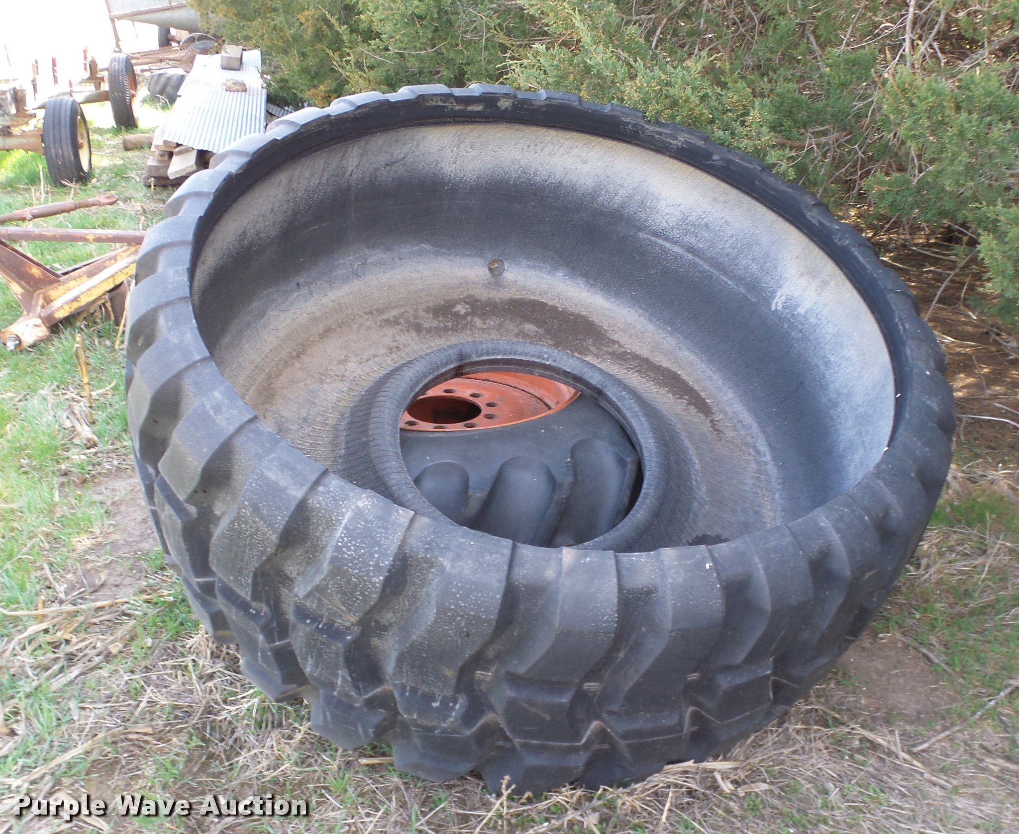Rubber tire livestock tank in KS Item DC3124 sold Purple
