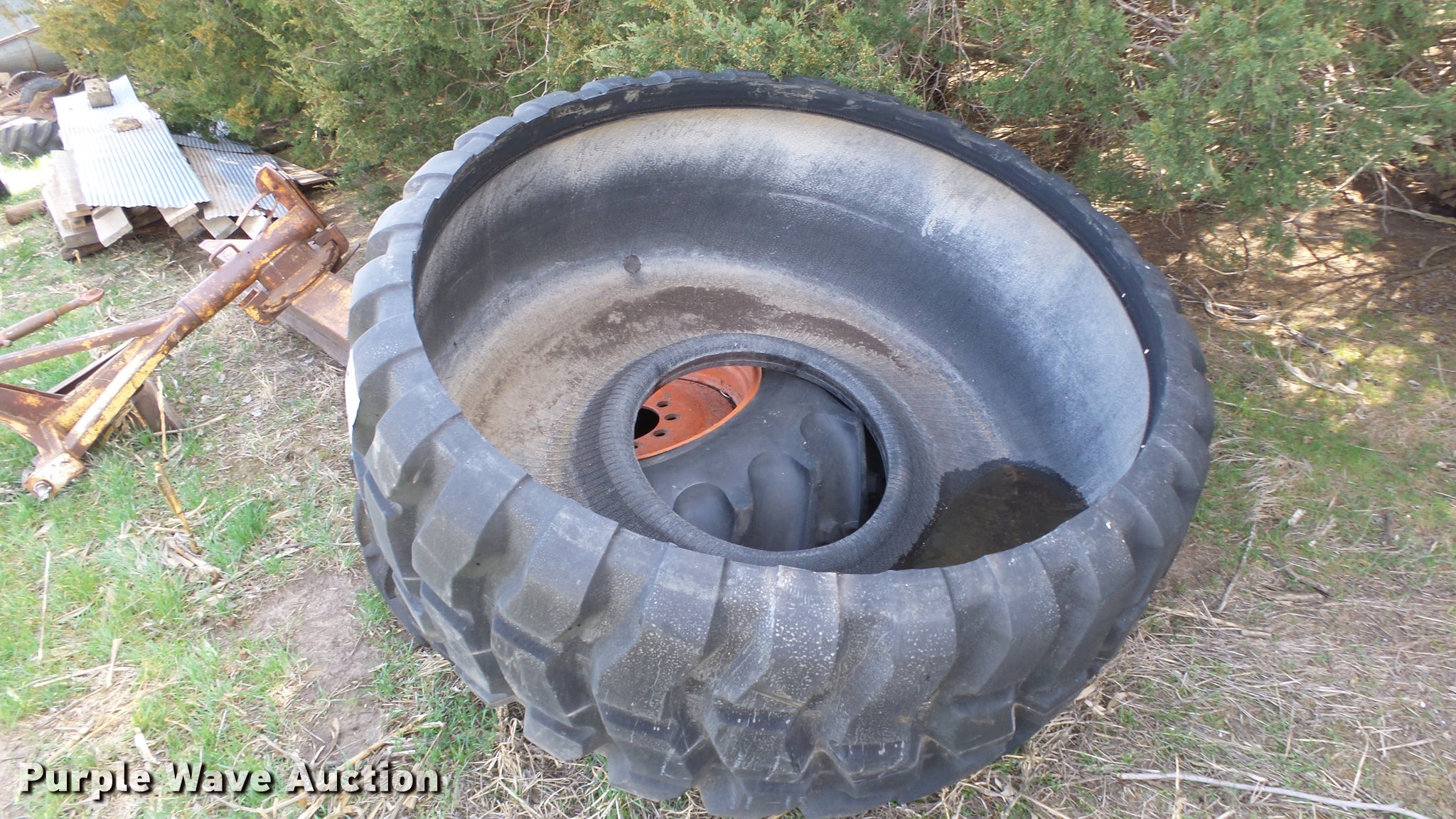 Rubber tire livestock tank in KS Item DC3124 sold Purple