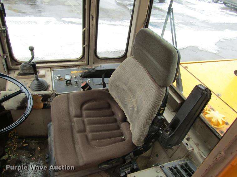 image for item DW9506 1988 John Deere 544E wheel loader