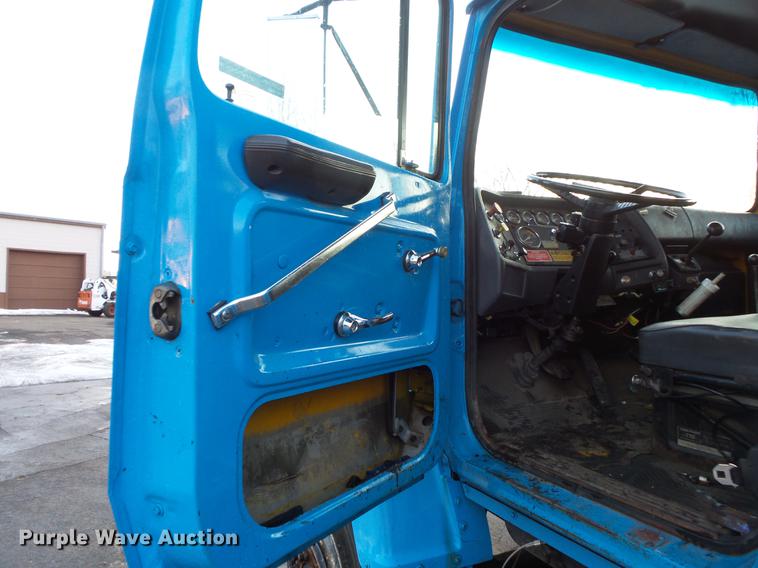 image for item DW9509 1986 Ford 8000 dump truck