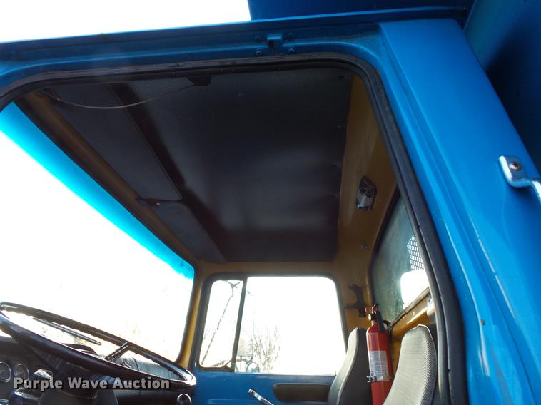image for item DW9509 1986 Ford 8000 dump truck