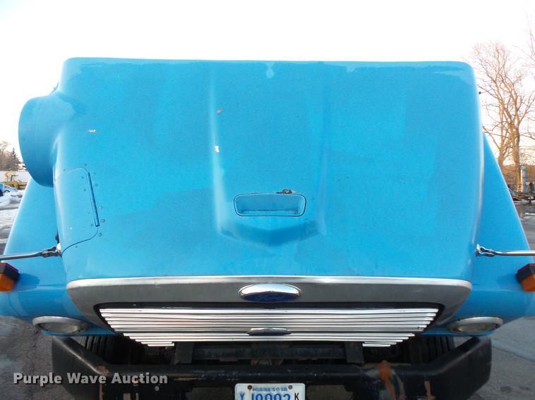 image for item DW9509 1986 Ford 8000 dump truck