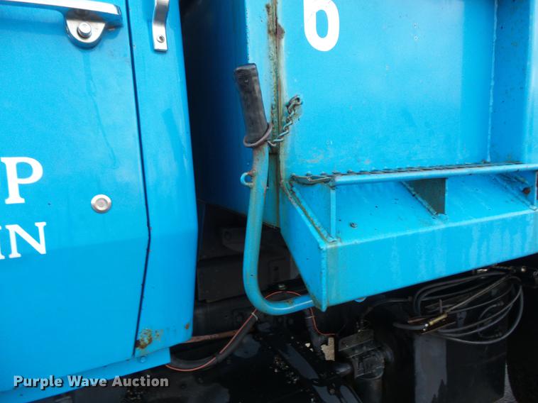 image for item DW9509 1986 Ford 8000 dump truck