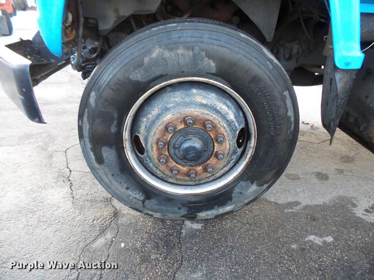 image for item DW9509 1986 Ford 8000 dump truck