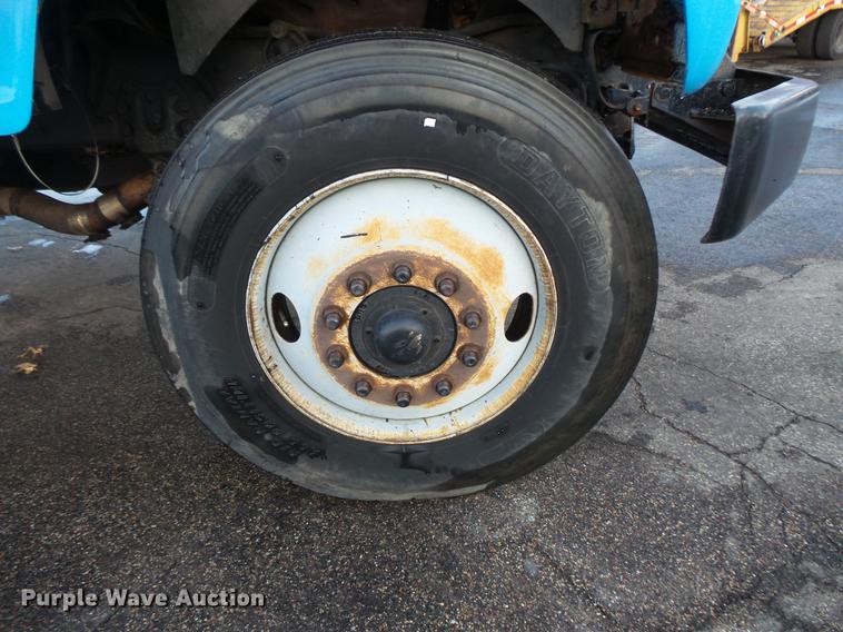 image for item DW9509 1986 Ford 8000 dump truck