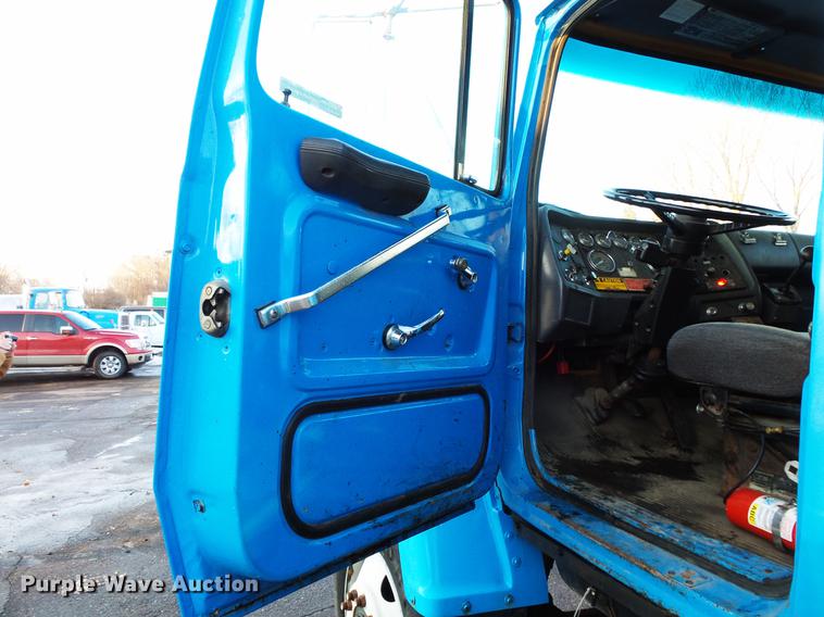 image for item DW9511 1986 Ford 8000 dump truck