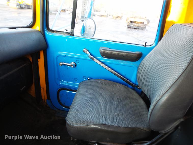 image for item DW9511 1986 Ford 8000 dump truck