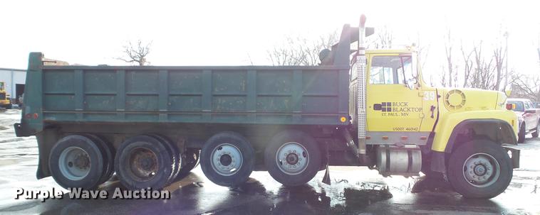 image for item DW9512 1997 Ford L9000 dump truck
