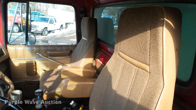 image for item DW9512 1997 Ford L9000 dump truck