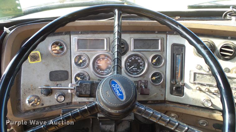 image for item DW9512 1997 Ford L9000 dump truck