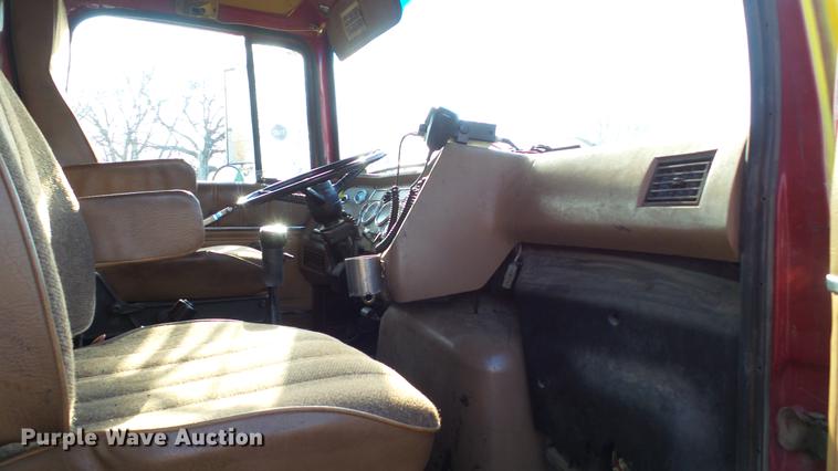 image for item DW9512 1997 Ford L9000 dump truck