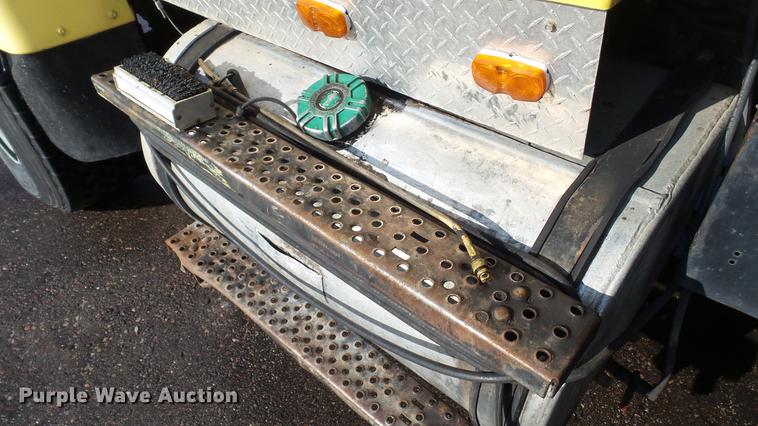 image for item DW9512 1997 Ford L9000 dump truck