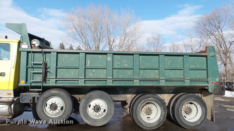 image for item DW9512 1997 Ford L9000 dump truck
