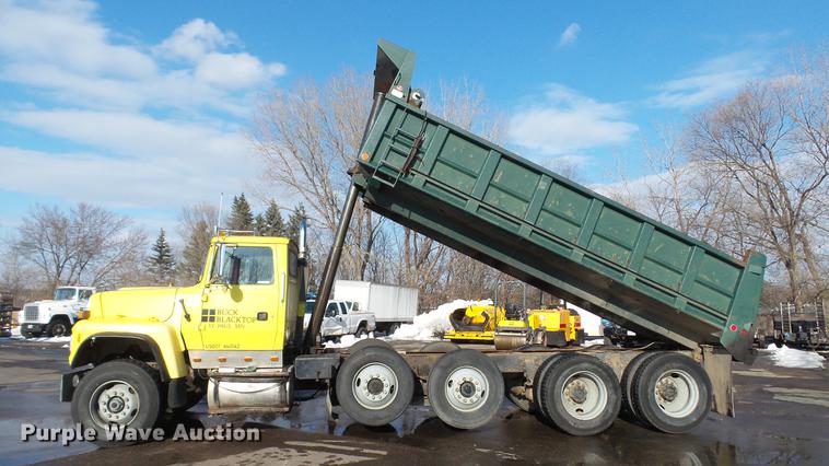 image for item DW9512 1997 Ford L9000 dump truck