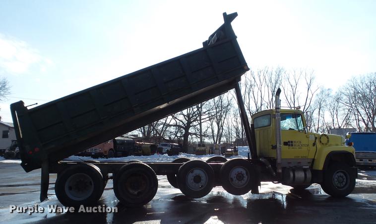 image for item DW9512 1997 Ford L9000 dump truck