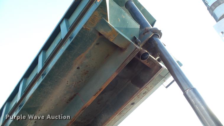 image for item DW9512 1997 Ford L9000 dump truck