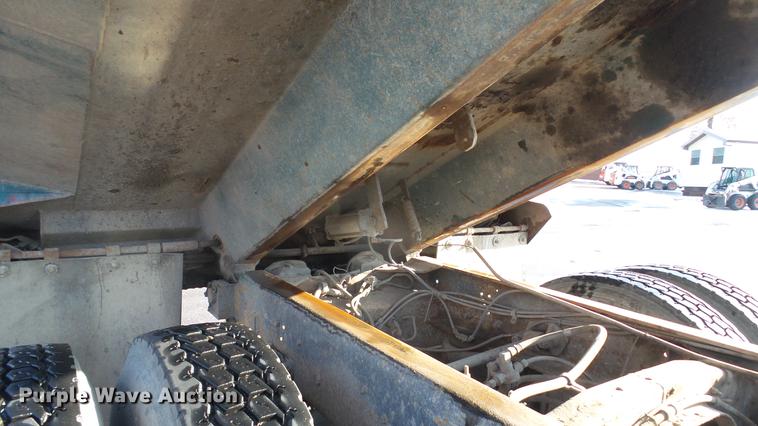 image for item DW9512 1997 Ford L9000 dump truck