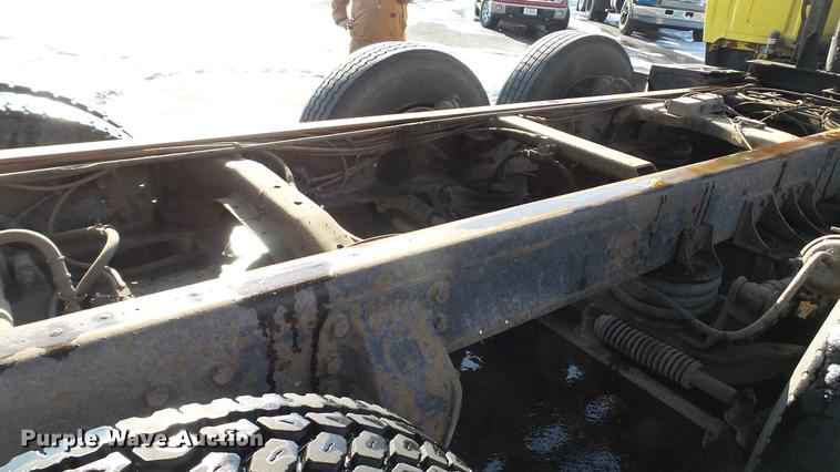 image for item DW9512 1997 Ford L9000 dump truck