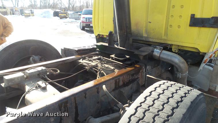 image for item DW9512 1997 Ford L9000 dump truck