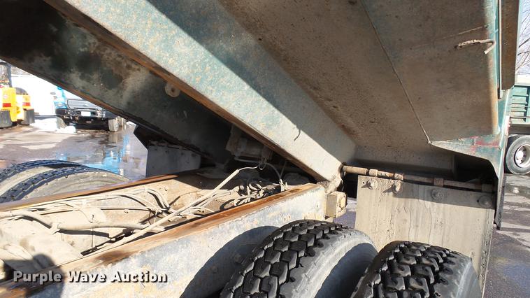 image for item DW9512 1997 Ford L9000 dump truck