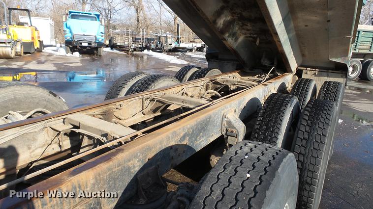 image for item DW9512 1997 Ford L9000 dump truck