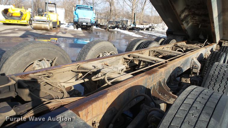 image for item DW9512 1997 Ford L9000 dump truck