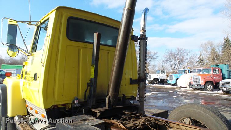 image for item DW9512 1997 Ford L9000 dump truck