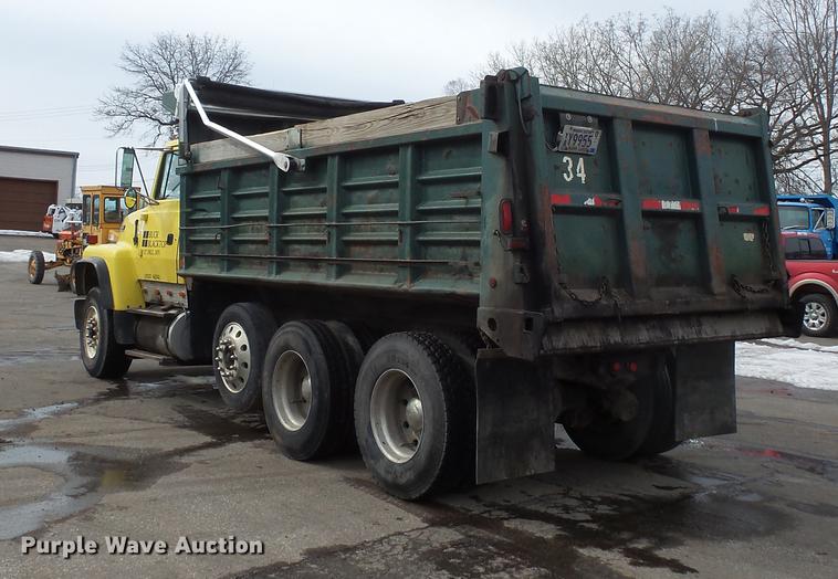 image for item DW9515 1993 Ford LT8000 dump truck