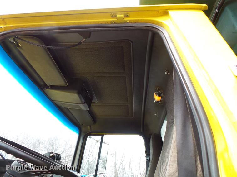 image for item DW9515 1993 Ford LT8000 dump truck